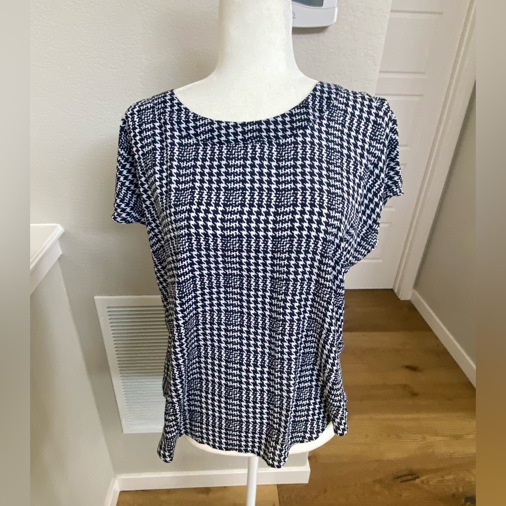 Banana Republic short sleeve top.
